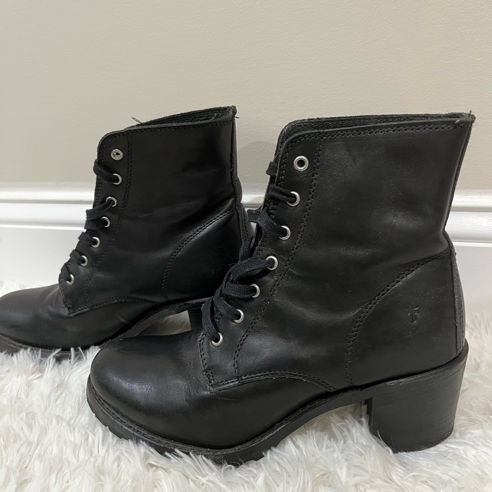 Vibram Roccia Women’s 9/ Black Lace Up Heeled Boots
